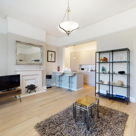 Super 1 Bedroom Flat In Hendon Near Middlesex University With Private Parking Екстериор снимка