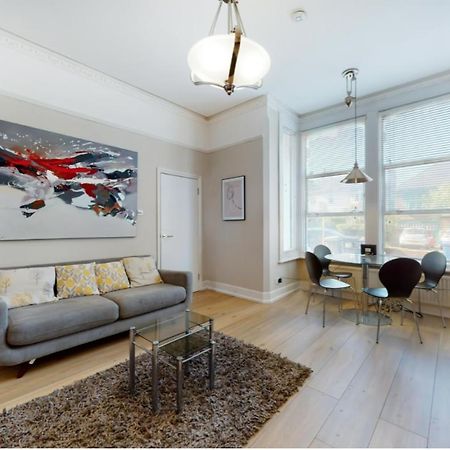 Super 1 Bedroom Flat In Hendon Near Middlesex University With Private Parking Екстериор снимка