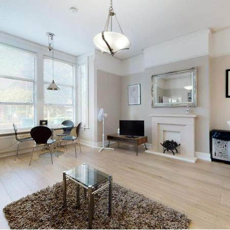 Super 1 Bedroom Flat In Hendon Near Middlesex University With Private Parking Екстериор снимка