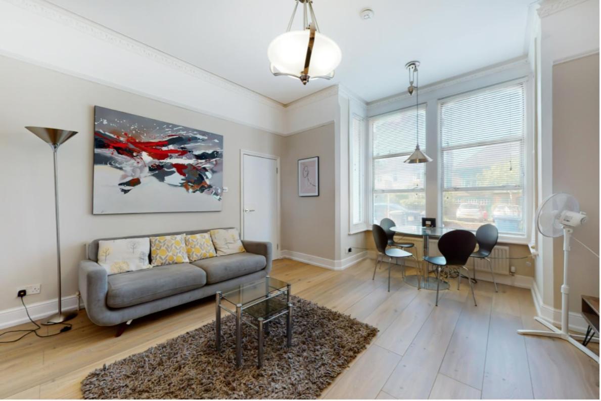 Super 1 Bedroom Flat In Hendon Near Middlesex University With Private Parking Екстериор снимка