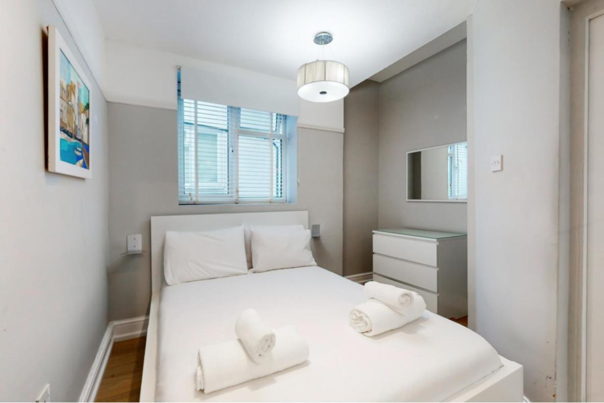 Super 1 Bedroom Flat In Hendon Near Middlesex University With Private Parking Екстериор снимка